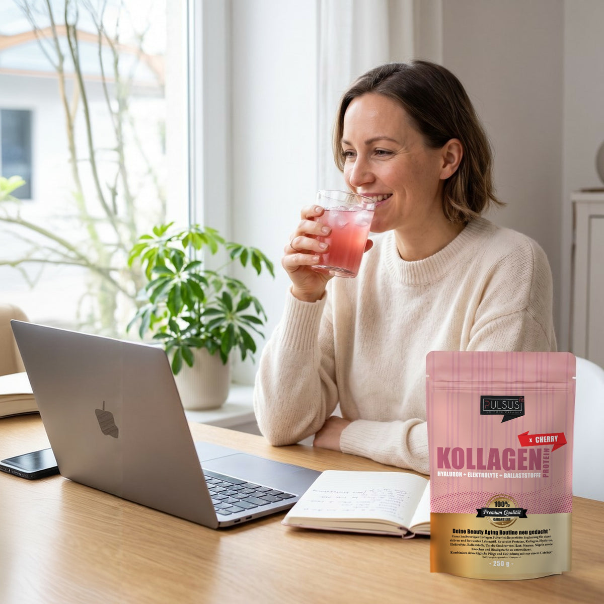 Frau im Homeoffice mit PULSUS FIT Kollagen Protein Women Edition